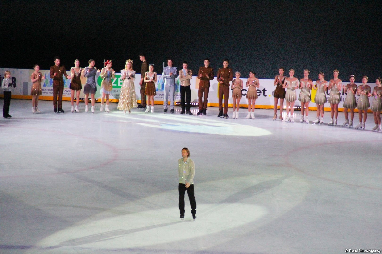 Впервые в Баку представлено феерическое шоу на льду "Сказки Евгения Плющенко" (ВИДЕО, ФОТО)