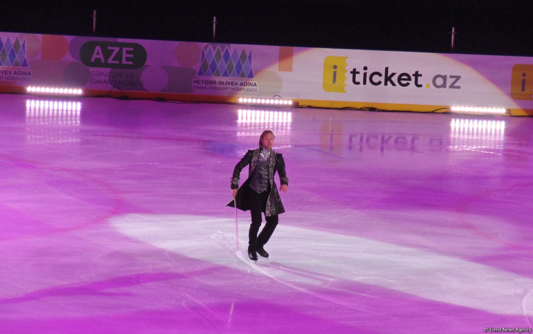 Впервые в Баку представлено феерическое шоу на льду "Сказки Евгения Плющенко" (ВИДЕО, ФОТО)