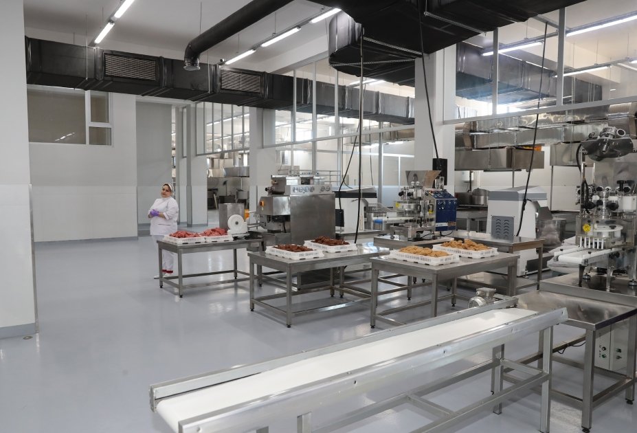 Президент Ильхам Алиев ознакомился с деятельностью предприятия по производству кондитерских изделий в Лянкяране (ФОТО/ВИДЕО)