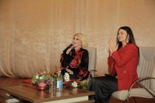 В рамках проекта "Qonağımız var" состоялась встреча с Метанет Искендерли (ФОТО)