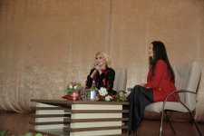 В рамках проекта "Qonağımız var" состоялась встреча с Метанет Искендерли (ФОТО)