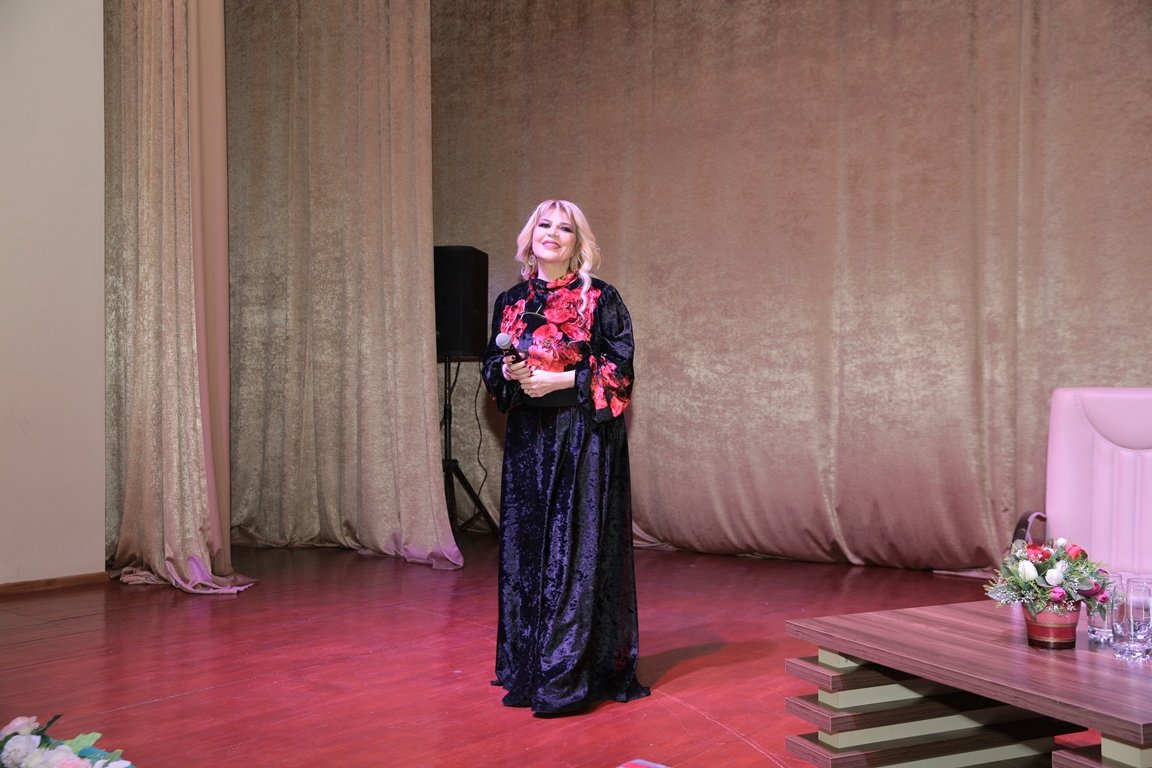 В рамках проекта "Qonağımız var" состоялась встреча с Метанет Искендерли (ФОТО)