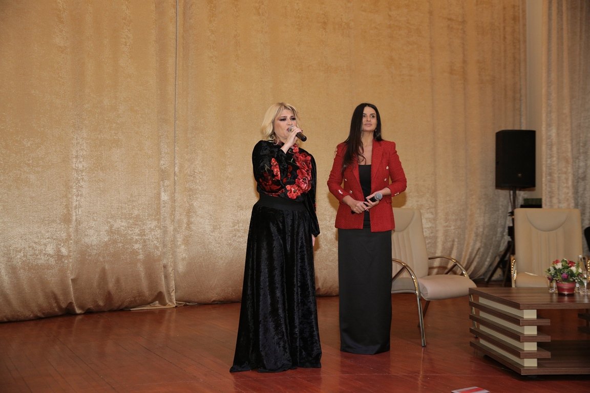 В рамках проекта "Qonağımız var" состоялась встреча с Метанет Искендерли (ФОТО)