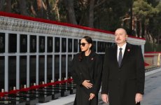 Президент Ильхам Алиев и Первая леди Мехрибан Алиева посетили Шехидляр хиябаны в связи с 34-й годовщиной трагедии 20 Января (ФОТО/ВИДЕО)