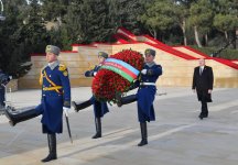 Президент Ильхам Алиев и Первая леди Мехрибан Алиева посетили Шехидляр хиябаны в связи с 34-й годовщиной трагедии 20 Января (ФОТО/ВИДЕО)