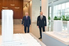 Президент Ильхам Алиев ознакомился с работами по строительству и благоустройству в Центральном парковом квартале и условиями, созданными в Офисном здании Белого города Баку (ФОТО)