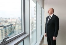 Президент Ильхам Алиев ознакомился с работами по строительству и благоустройству в Центральном парковом квартале и условиями, созданными в Офисном здании Белого города Баку (ФОТО)