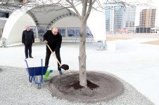 Президент Ильхам Алиев ознакомился с работами по строительству и благоустройству в Центральном парковом квартале и условиями, созданными в Офисном здании Белого города Баку (ФОТО)