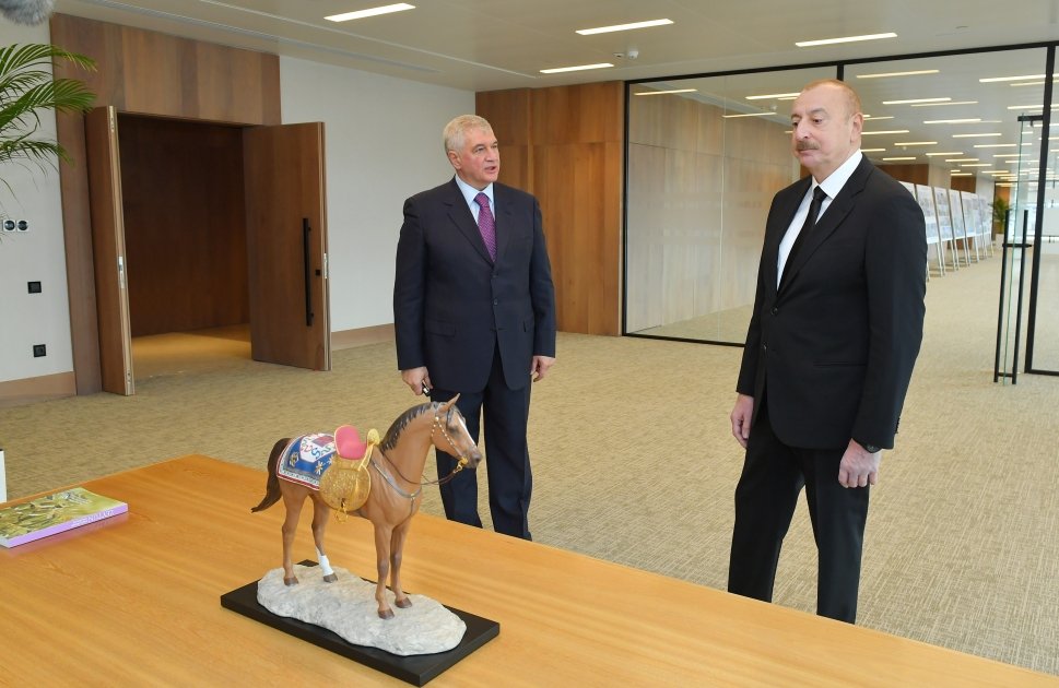 Президент Ильхам Алиев ознакомился с работами по строительству и благоустройству в Центральном парковом квартале и условиями, созданными в Офисном здании Белого города Баку (ФОТО)