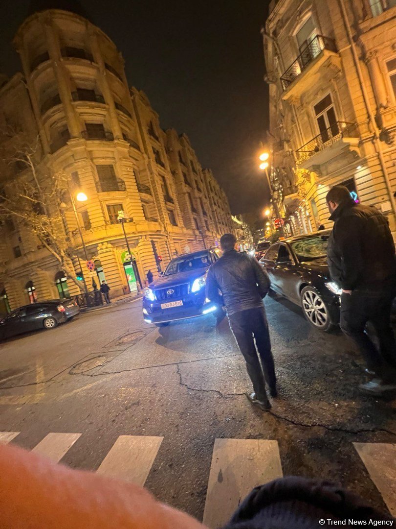 В Баку водитель автомобиля сбил пешехода (ФОТО)