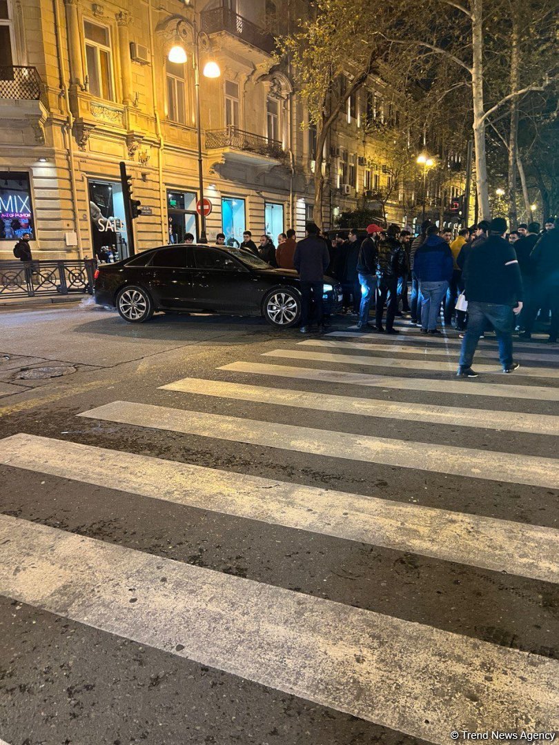 В Баку водитель автомобиля сбил пешехода (ФОТО)