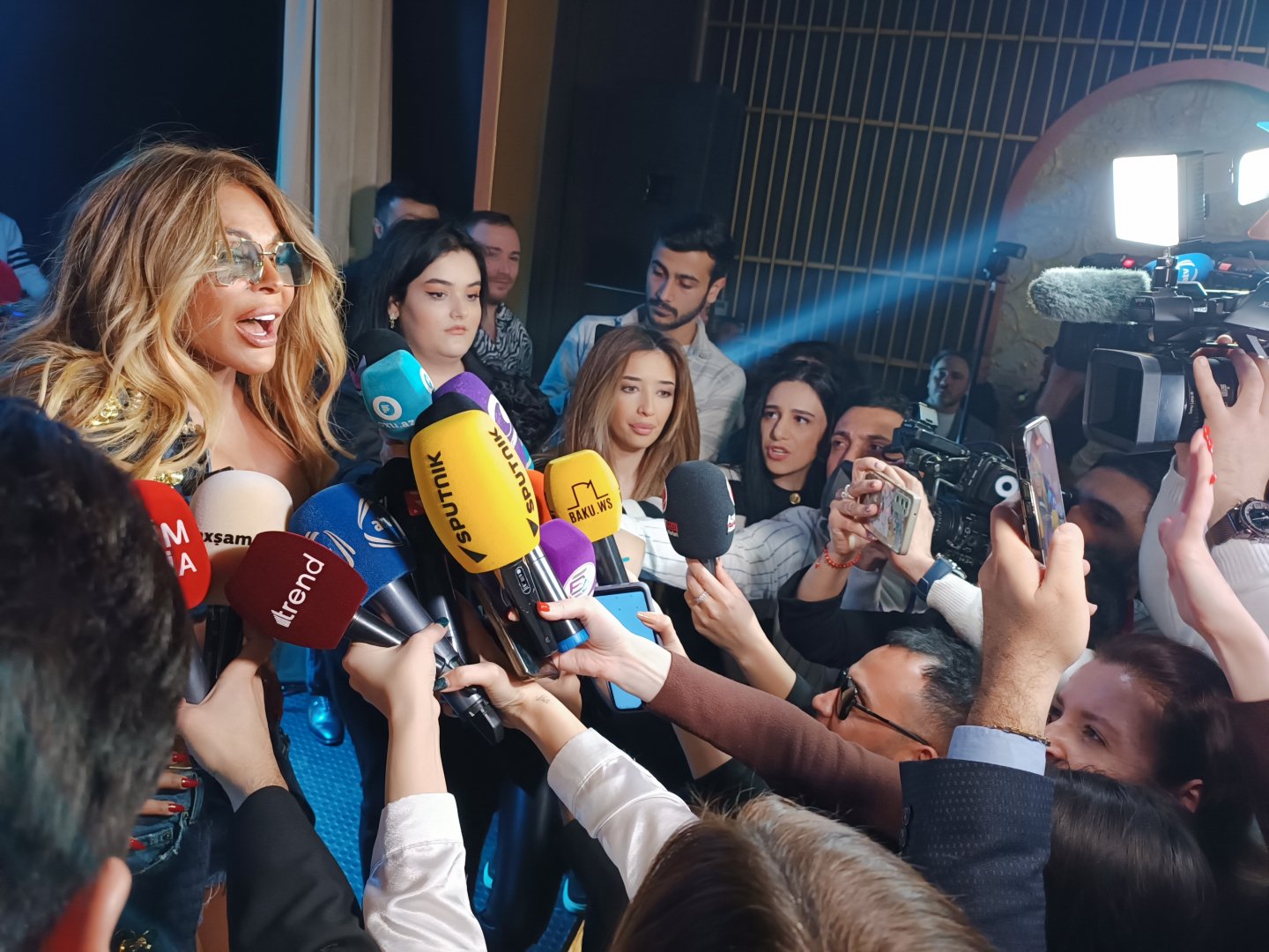 Айгюн Кязымова отметила день рождения презентацией гламурного и зажигательного клипа "Sağ-salamat" (ВИДЕО, ФОТО)