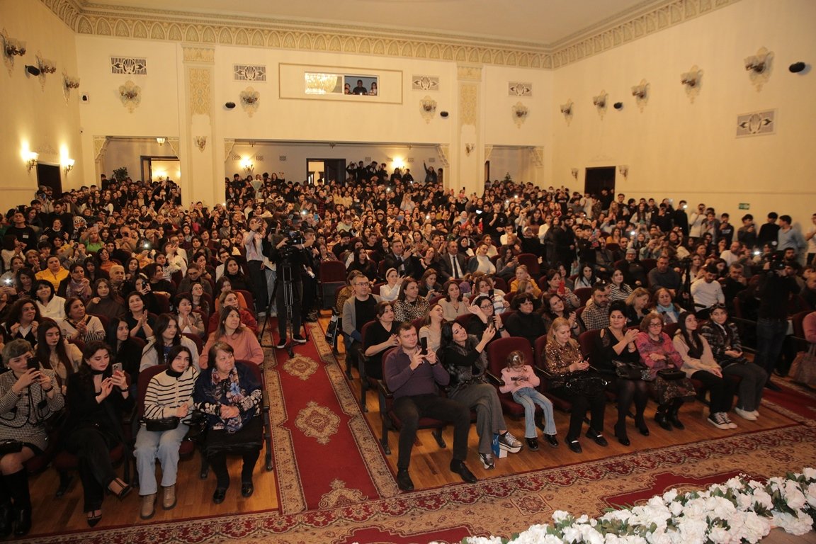 Народный артист Эйюб Ягубов встретился с поклонниками (ФОТО)