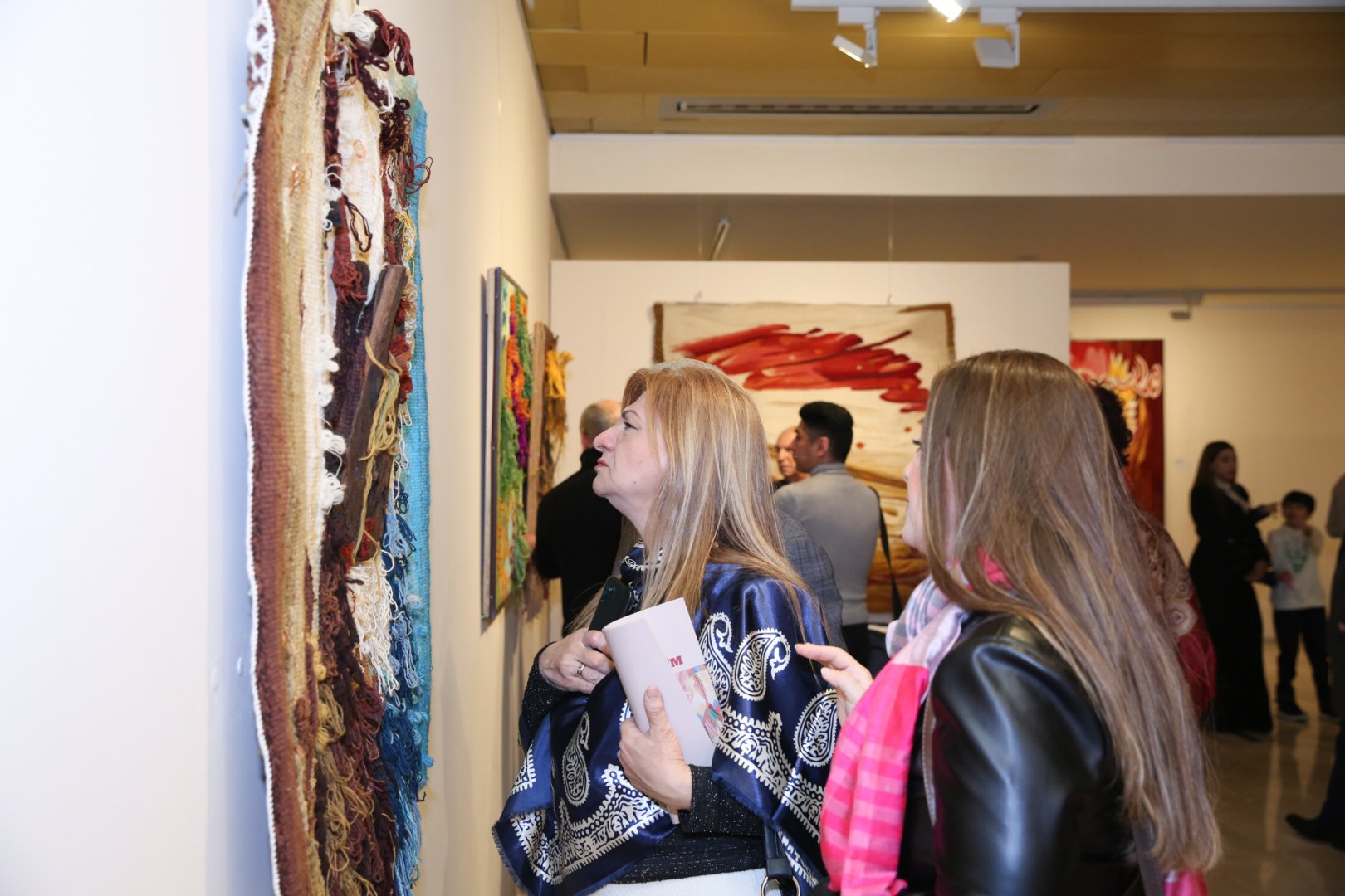 "Родина моя" – выставка гобеленов Адиля Шихалиева в Баку (ФОТО)