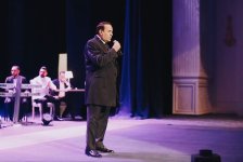 Маэстро эстрады Мубариз Тагиев отметил день рождения первым соло-концертом в Гяндже (ФОТО)