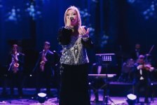 Маэстро эстрады Мубариз Тагиев отметил день рождения первым соло-концертом в Гяндже (ФОТО)