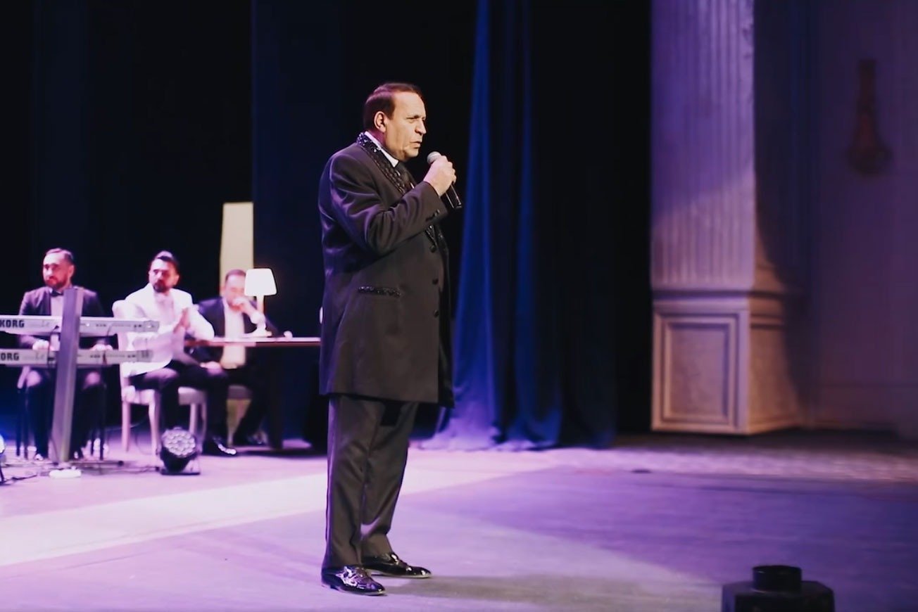 Маэстро эстрады Мубариз Тагиев отметил день рождения первым соло-концертом в Гяндже (ФОТО)