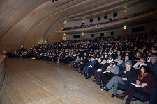 В Центре Гейдара Алиева представлен уникальный театрализованный вид искусства Японии XIII века (ФОТО)