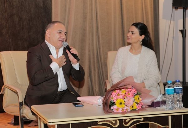 "Qonağımız var" – встреча заслуженного артиста Азербайджана Адалята Шукюрова с поклонниками (ФОТО)