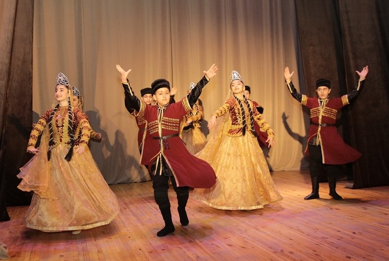 "Qonağımız var" – встреча заслуженного артиста Азербайджана Адалята Шукюрова с поклонниками (ФОТО)