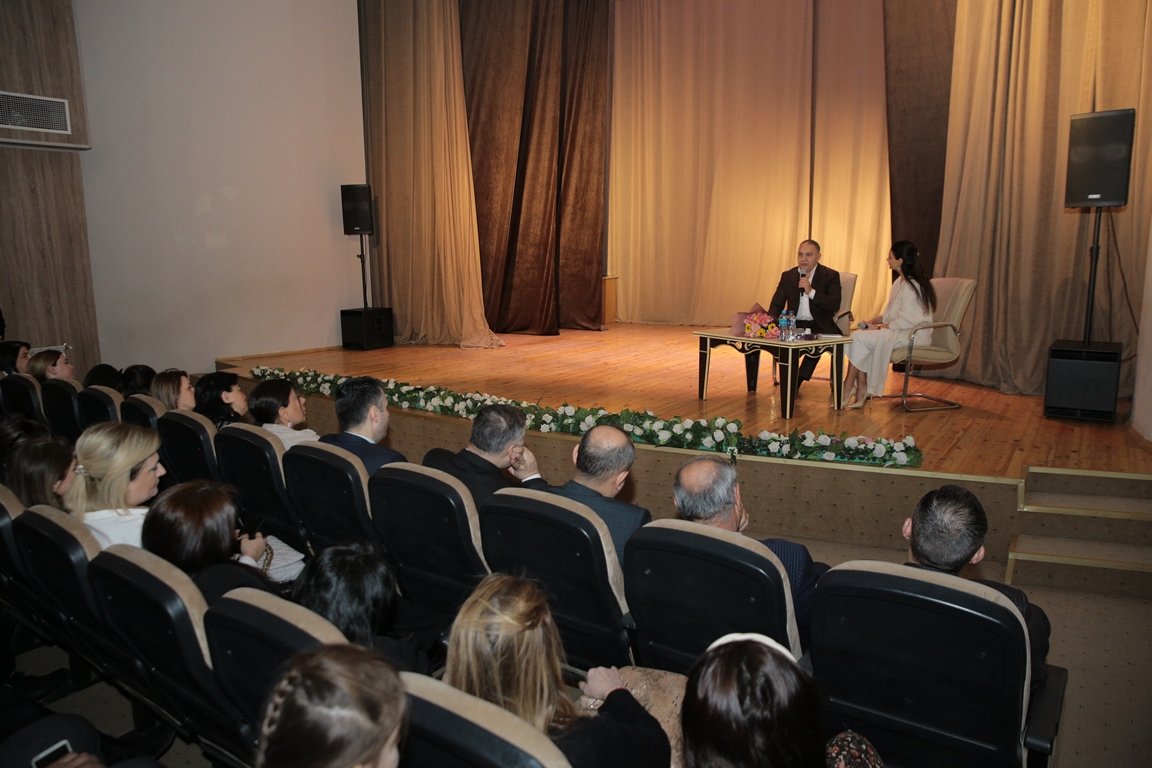 "Qonağımız var" – встреча заслуженного артиста Азербайджана Адалята Шукюрова с поклонниками (ФОТО)