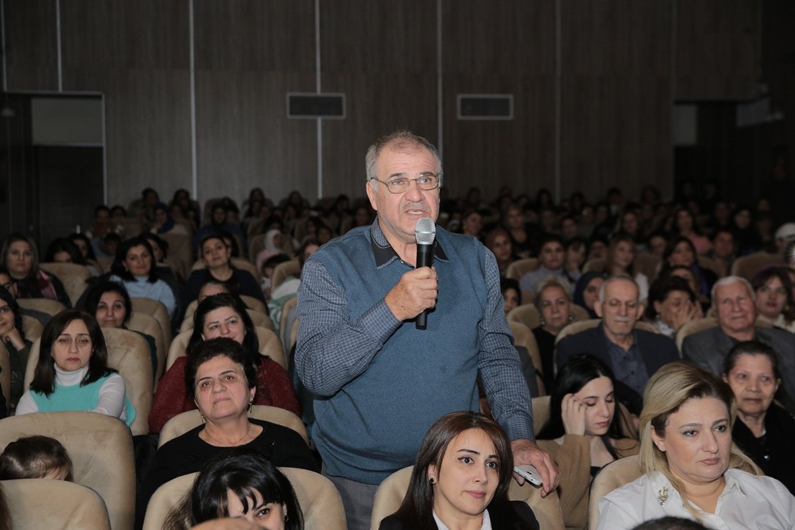 "Qonağımız var" – встреча заслуженного артиста Азербайджана Адалята Шукюрова с поклонниками (ФОТО)