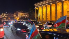 В Баку проходит праздничное шествие автомобилей в связи с победой Ильхама Алиева на президентских выборах (ФОТО/ВИДЕО)