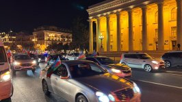 В Баку проходит праздничное шествие автомобилей в связи с победой Ильхама Алиева на президентских выборах (ФОТО/ВИДЕО)
