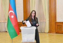 Президент Ильхам Алиев, Первая леди Мехрибан Алиева и члены их семьи проголосовали в Ханкенди (ФОТО/ВИДЕО)