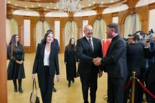 Президент Ильхам Алиев, Первая леди Мехрибан Алиева и члены их семьи проголосовали в Ханкенди (ФОТО/ВИДЕО)