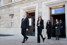 Президент Ильхам Алиев, Первая леди Мехрибан Алиева и члены их семьи проголосовали в Ханкенди (ФОТО/ВИДЕО)