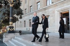 Президент Ильхам Алиев, Первая леди Мехрибан Алиева и члены их семьи проголосовали в Ханкенди (ФОТО/ВИДЕО)