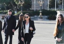 Президент Ильхам Алиев, Первая леди Мехрибан Алиева и члены их семьи проголосовали в Ханкенди (ФОТО/ВИДЕО)