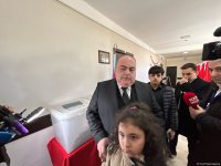 Независимый кандидат Фуад Алиев проголосовал на президентских выборах в Азербайджане (ФОТО)