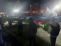 В парке Центра Гейдара Алиева в Баку празднуют победу Ильхама Алиева на президентских выборах (ФОТО/ВИДЕО)