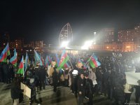 В парке Центра Гейдара Алиева в Баку празднуют победу Ильхама Алиева на президентских выборах (ФОТО/ВИДЕО)