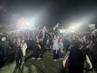 В парке Центра Гейдара Алиева в Баку празднуют победу Ильхама Алиева на президентских выборах (ФОТО/ВИДЕО)