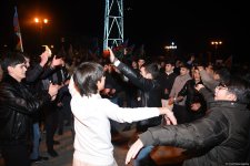 На улицах Баку празднуют победу Ильхама Алиева на президентских выборах (ФОТО/ВИДЕО)