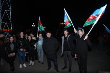 На улицах Баку празднуют победу Ильхама Алиева на президентских выборах (ФОТО/ВИДЕО)