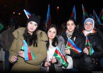 На улицах Баку празднуют победу Ильхама Алиева на президентских выборах (ФОТО/ВИДЕО)