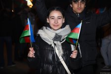 На улицах Баку празднуют победу Ильхама Алиева на президентских выборах (ФОТО/ВИДЕО)