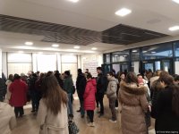 Избиратели Сабунчинского района Баку активно голосуют на президентских выборах (ФОТО)