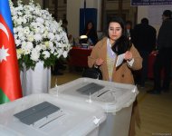 Наблюдается наплыв избирателей на участках, созданных в школе №132-134 в Баку (ФОТО/ВИДЕО)