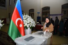 Наблюдается наплыв избирателей на участках, созданных в школе №132-134 в Баку (ФОТО/ВИДЕО)