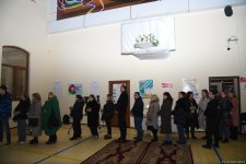 Наблюдается наплыв избирателей на участках, созданных в школе №132-134 в Баку (ФОТО/ВИДЕО)
