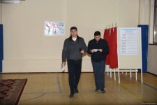 Наблюдается наплыв избирателей на участках, созданных в школе №132-134 в Баку (ФОТО/ВИДЕО)