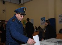 Наблюдается наплыв избирателей на участках, созданных в школе №132-134 в Баку (ФОТО/ВИДЕО)