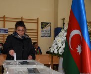 Наблюдается наплыв избирателей на участках, созданных в школе №132-134 в Баку (ФОТО/ВИДЕО)