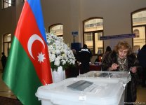 Наблюдается наплыв избирателей на участках, созданных в школе №132-134 в Баку (ФОТО/ВИДЕО)