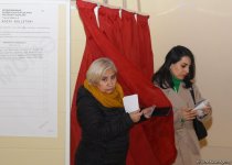 Наблюдается наплыв избирателей на участках, созданных в школе №132-134 в Баку (ФОТО/ВИДЕО)